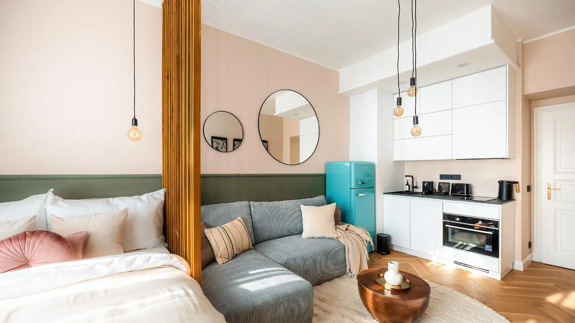 Accordion Boutique Hotel & Premium Suites Prague 4*,