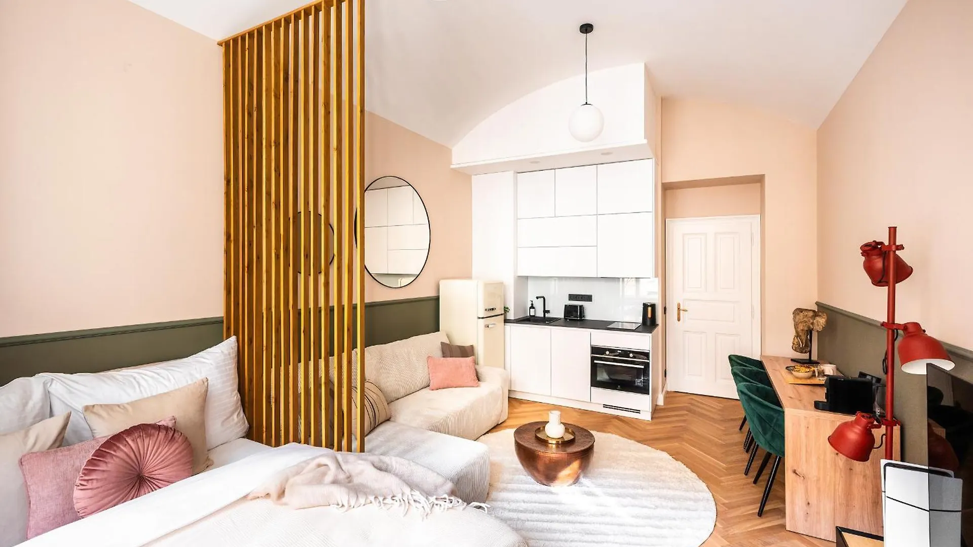 Accordion Boutique Hotel & Premium Suites Prague 4*,